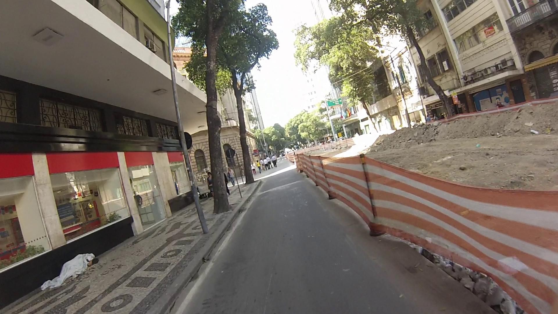 Street-level view near Edifício Oswaldo Santiago, Centro
