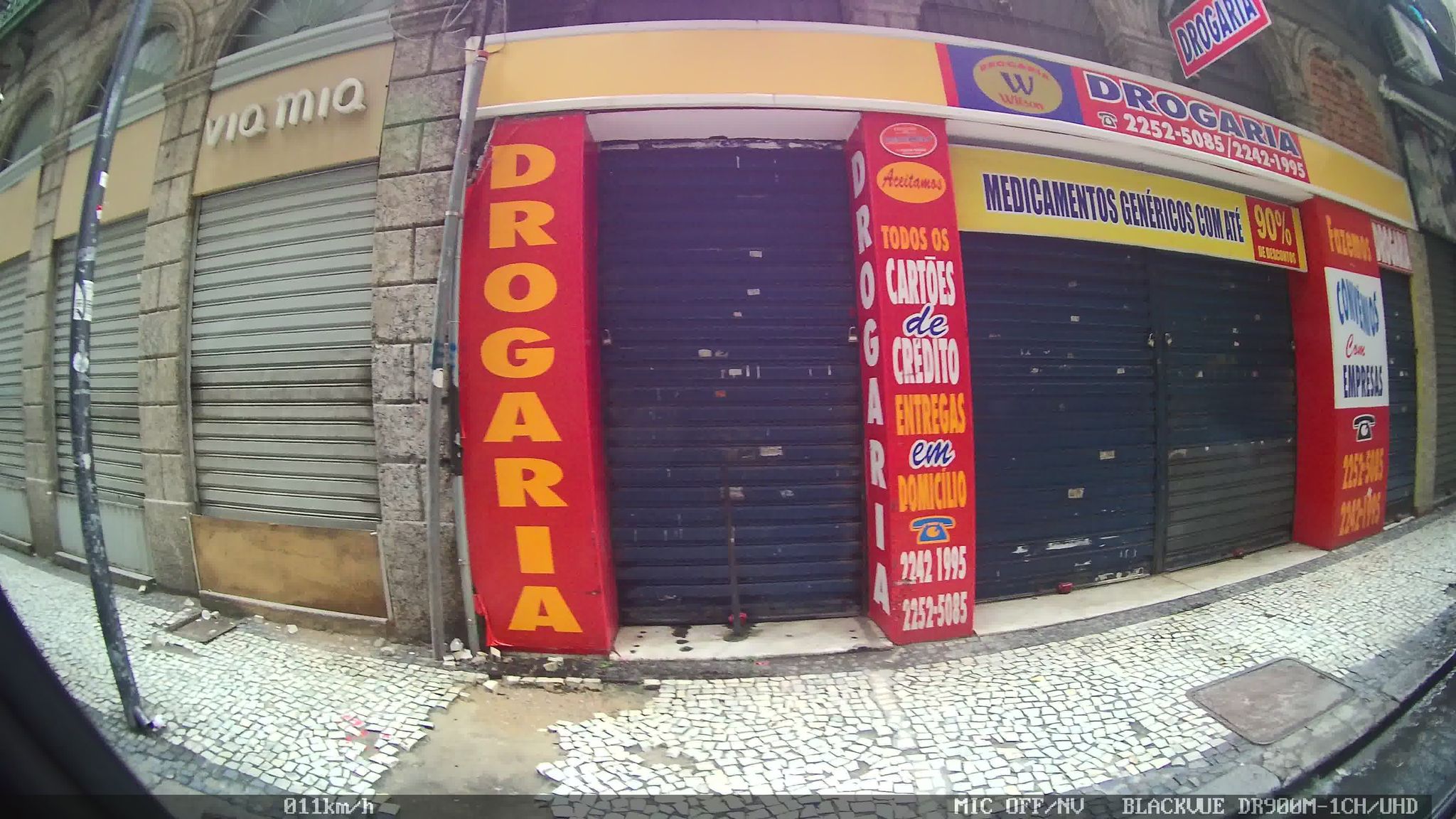 Street-level view near Edifício Ouvidor, Centro