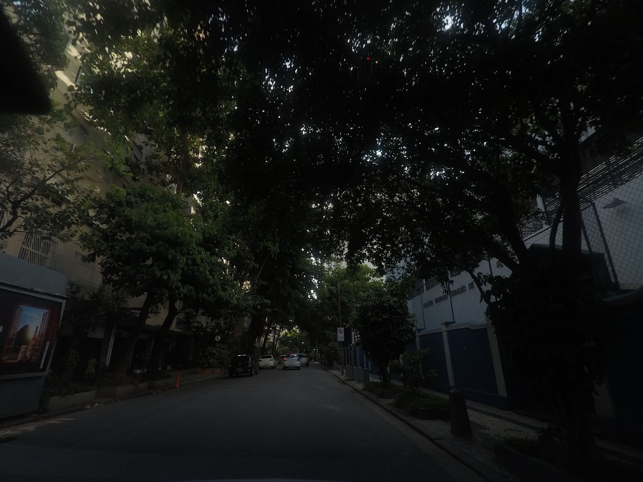 Street-level view near Edifício Palácio Alvorada, Copacabana