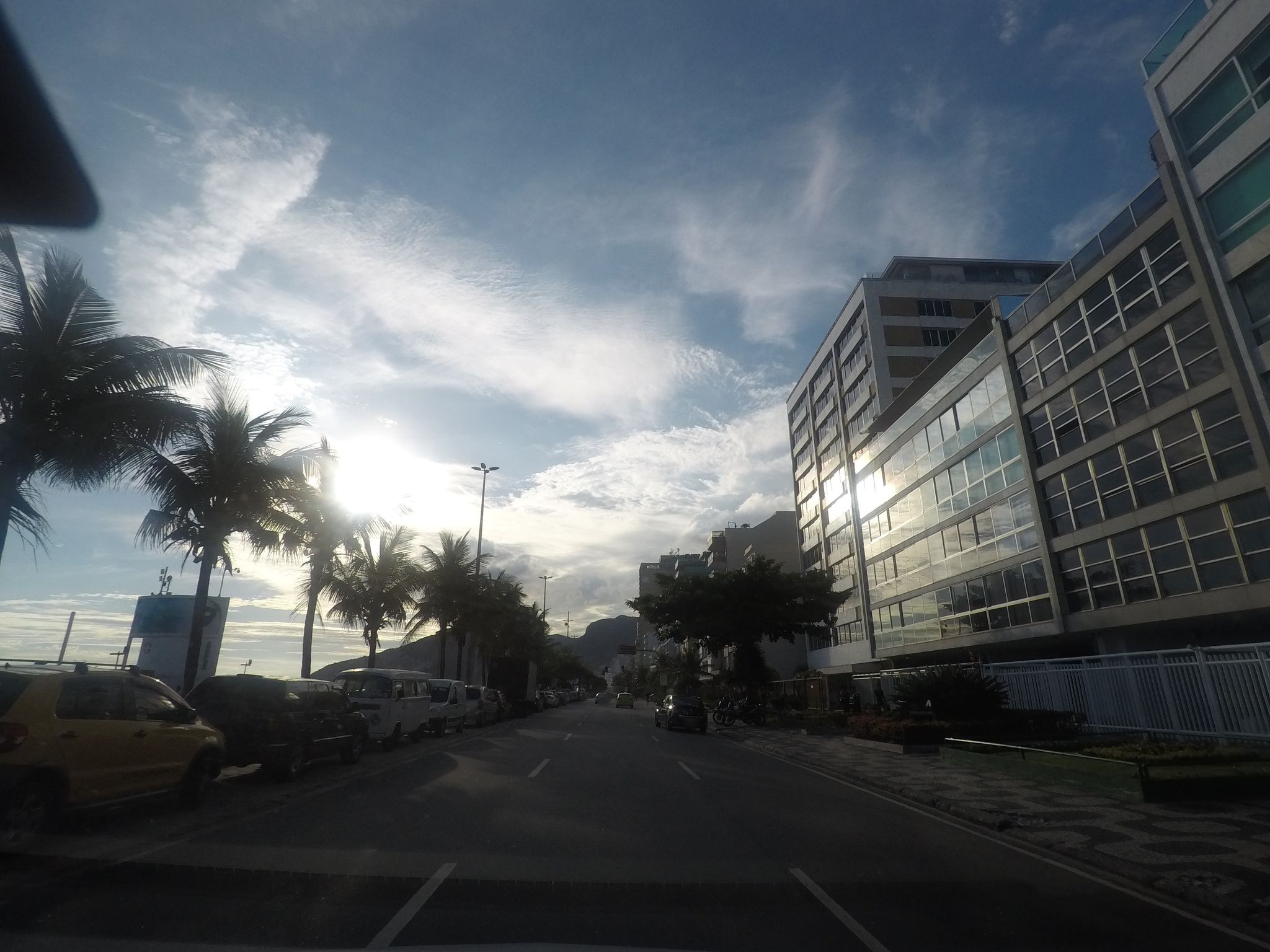 Street-level view near Edifício Palmas, Leblon