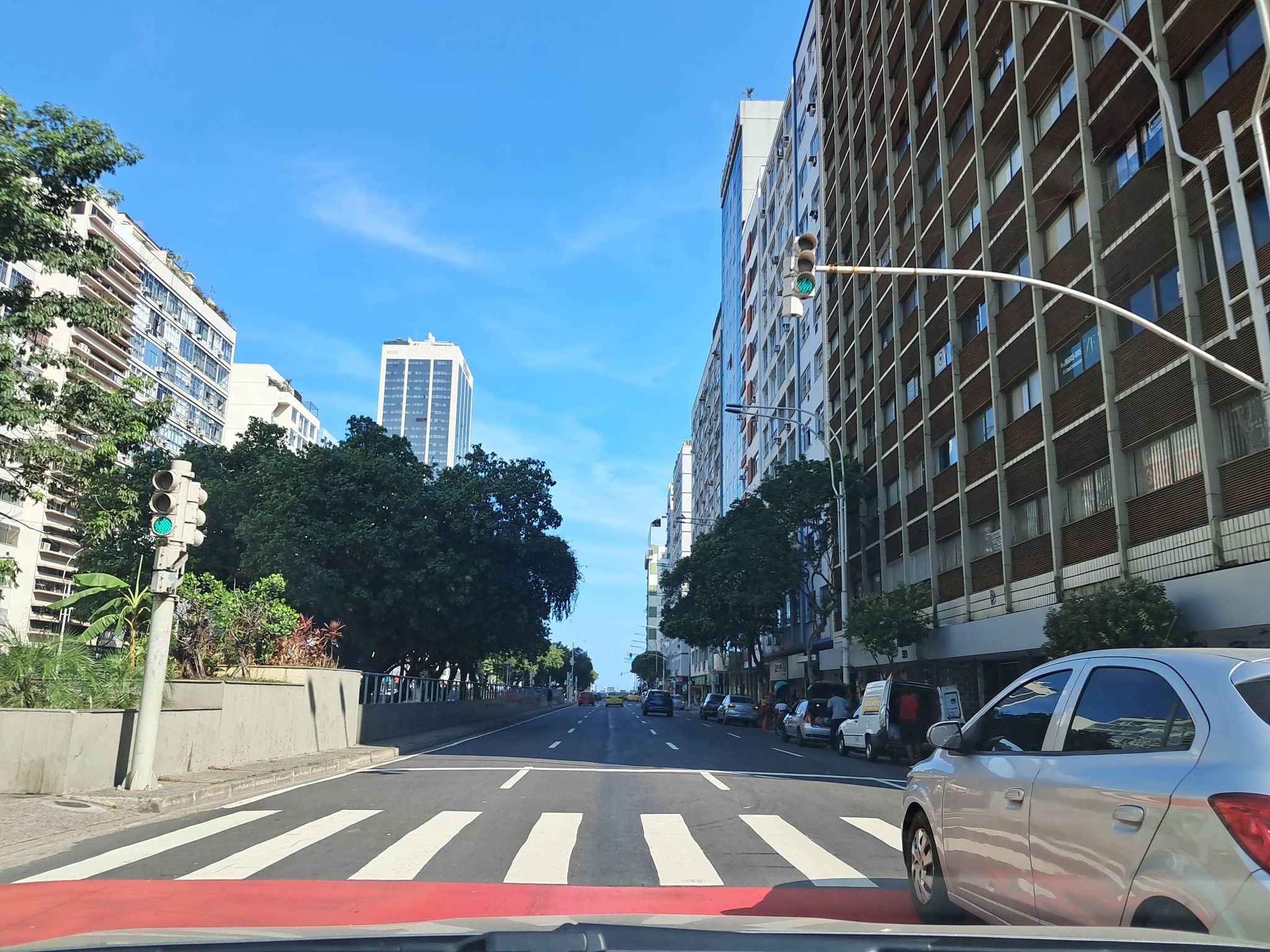 Street-level view near Edifício Pancreto, Copacabana