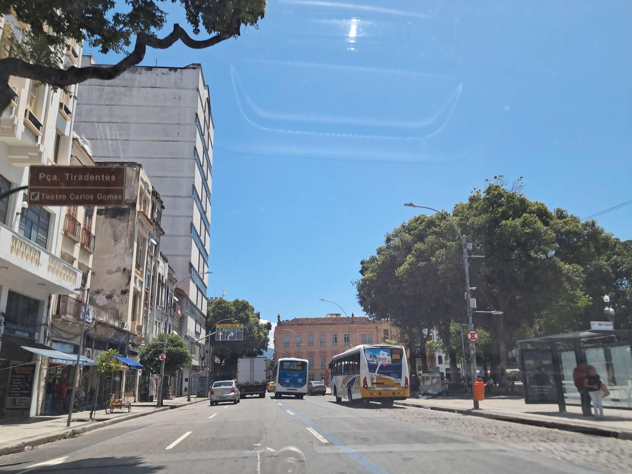 Street-level view near Edifício Paschoal Segreto Apartamentos, Centro