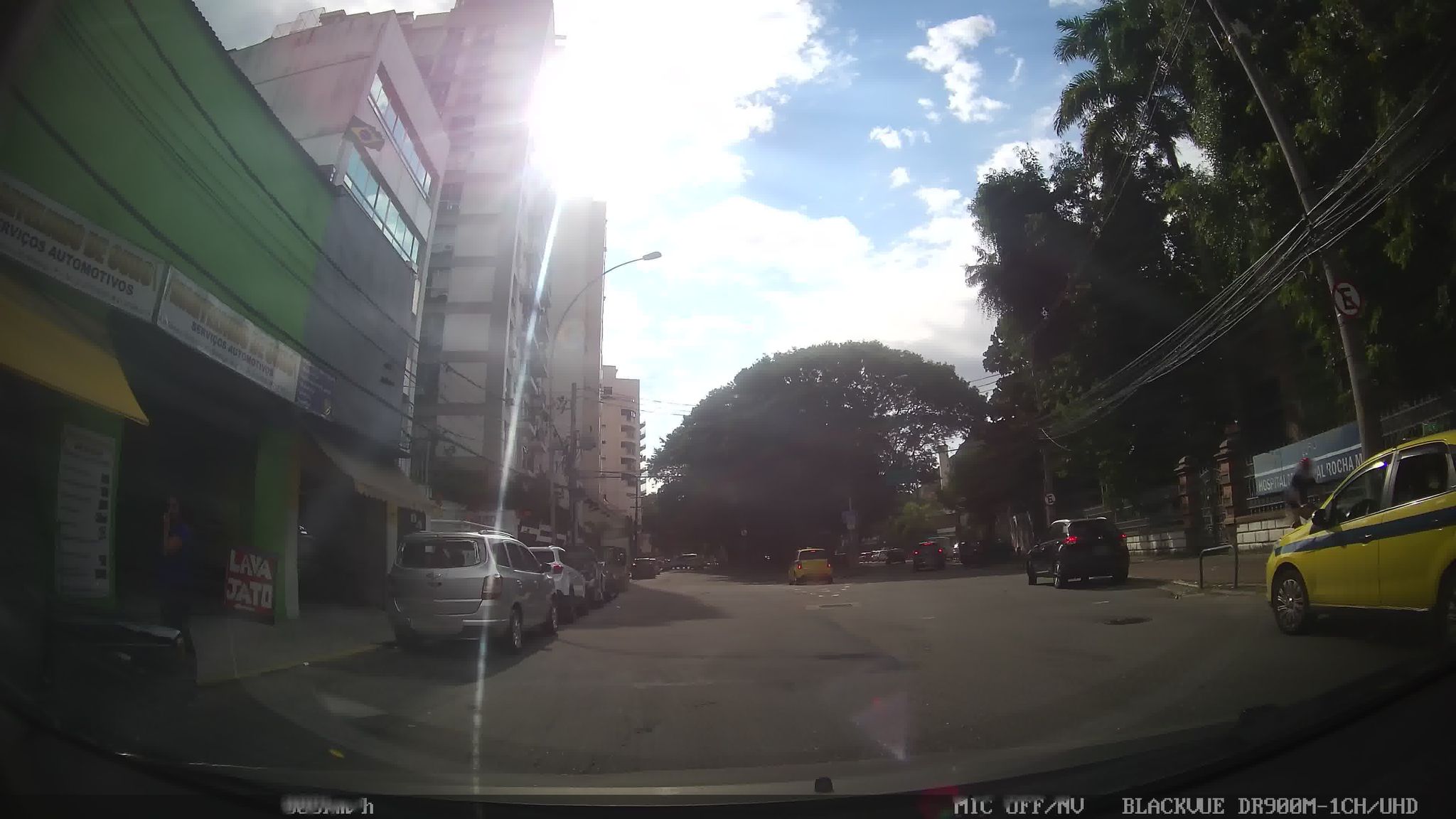 Street-level view near Edifício Pasteur Palace, Botafogo