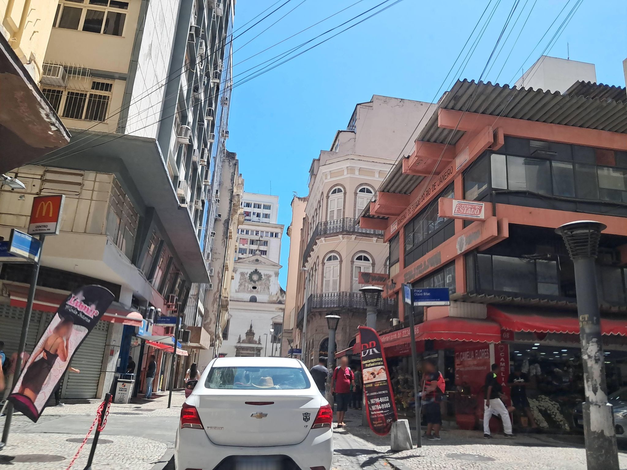 Street-level view near Edifício Patrimônio, Centro