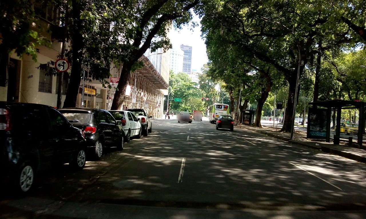 Street-level view near Edifício Pax, Centro
