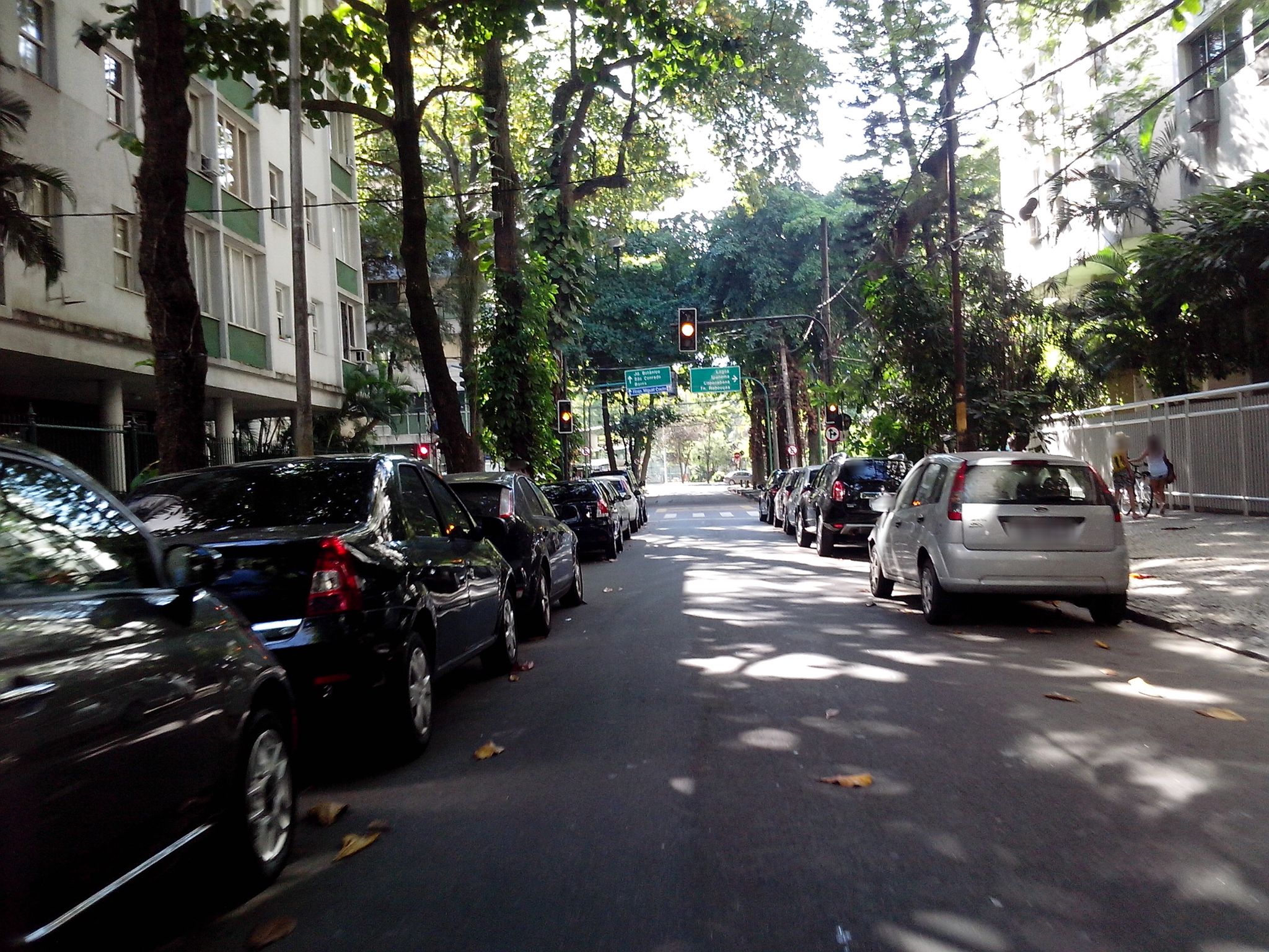 Street-level view near Edifício Pes. Wilson, Leblon