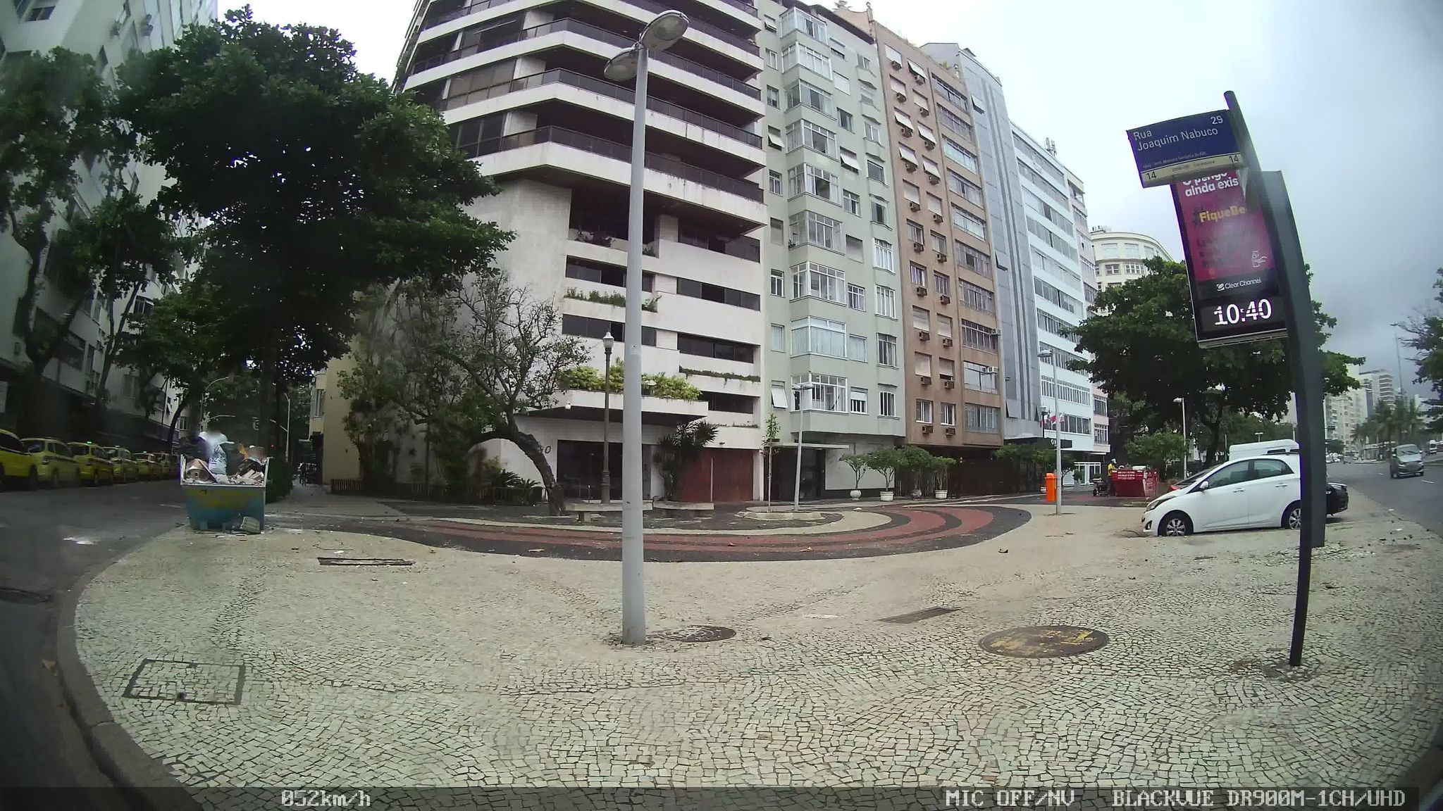 Street-level view near Edifício Pio XII, Copacabana