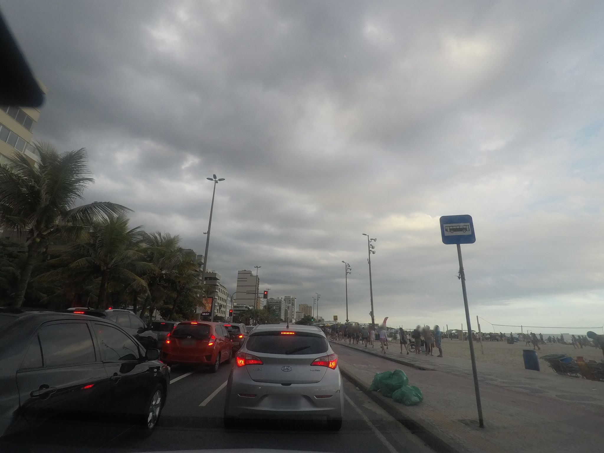 Street-level view near Edifício Poral, Ipanema