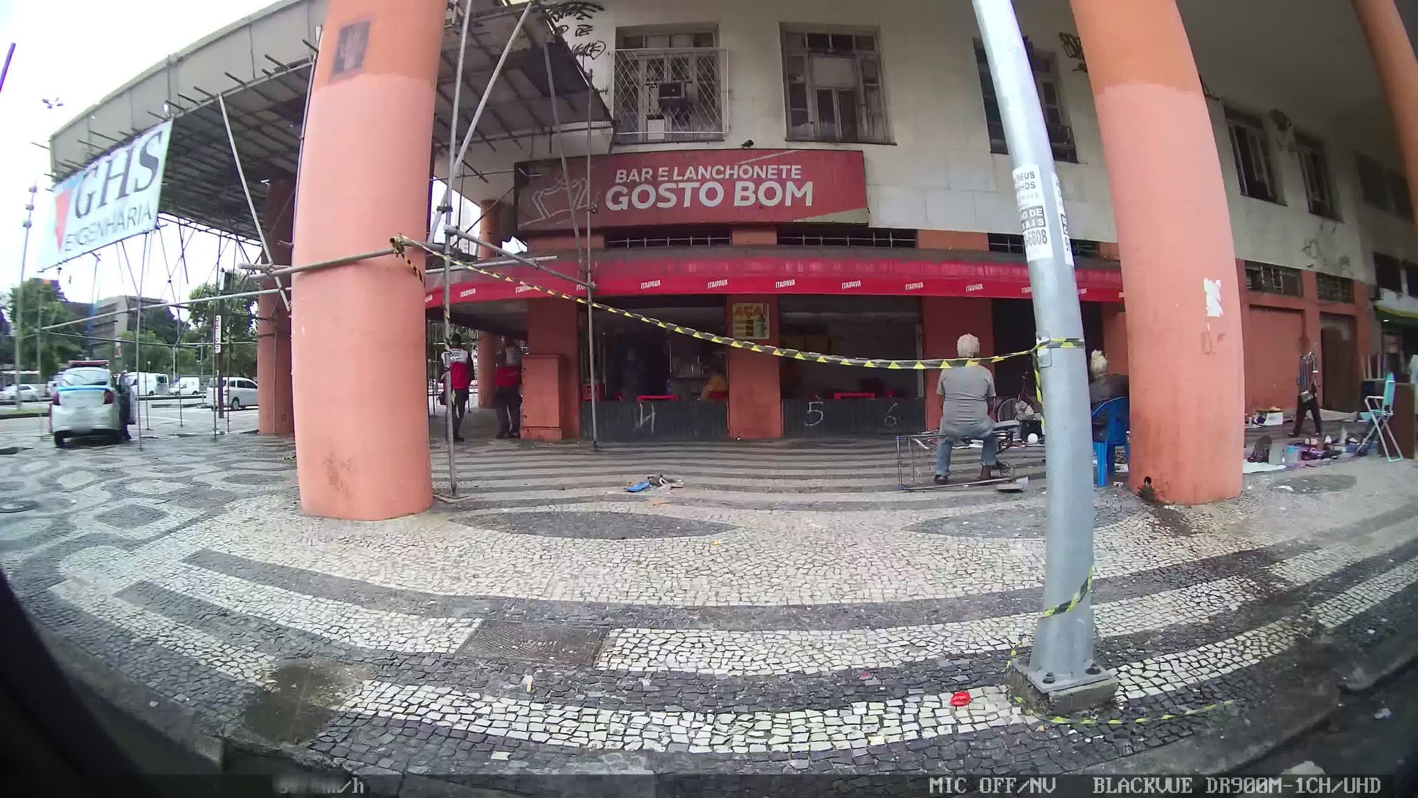 Street-level view near Edifício Prefeito Frentin, Centro