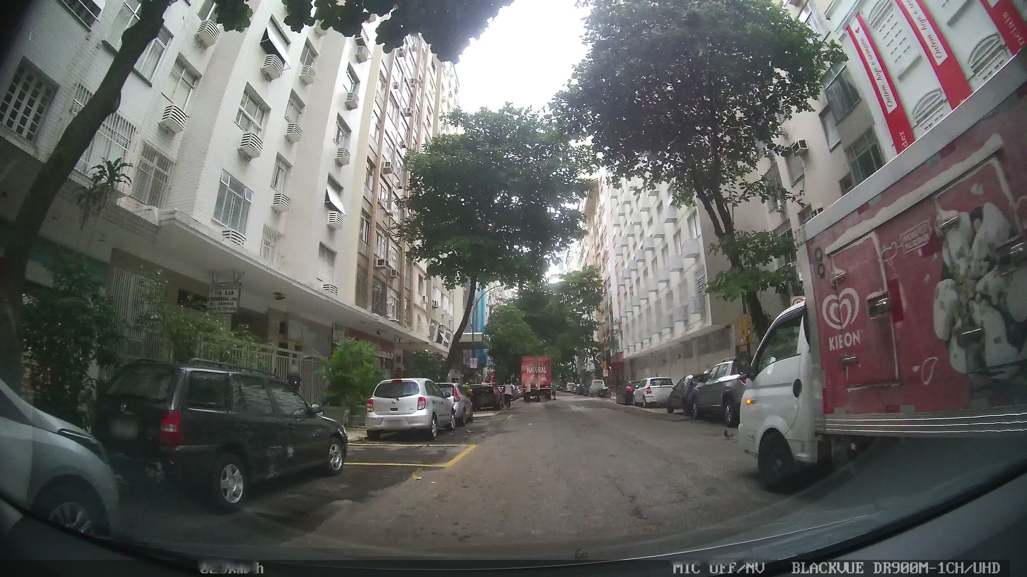 Street-level view near Edíficio Presidente Epitácio Pessoa, Copacabana
