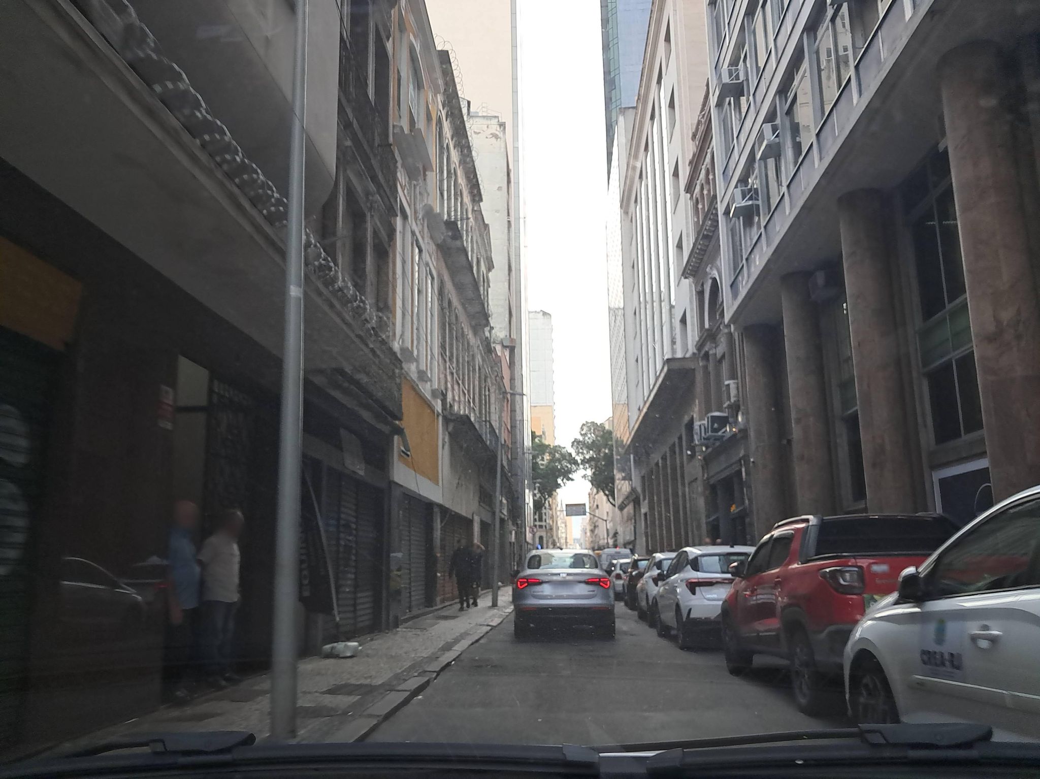 Street-level view near Edifício Previ - Banerj, Centro