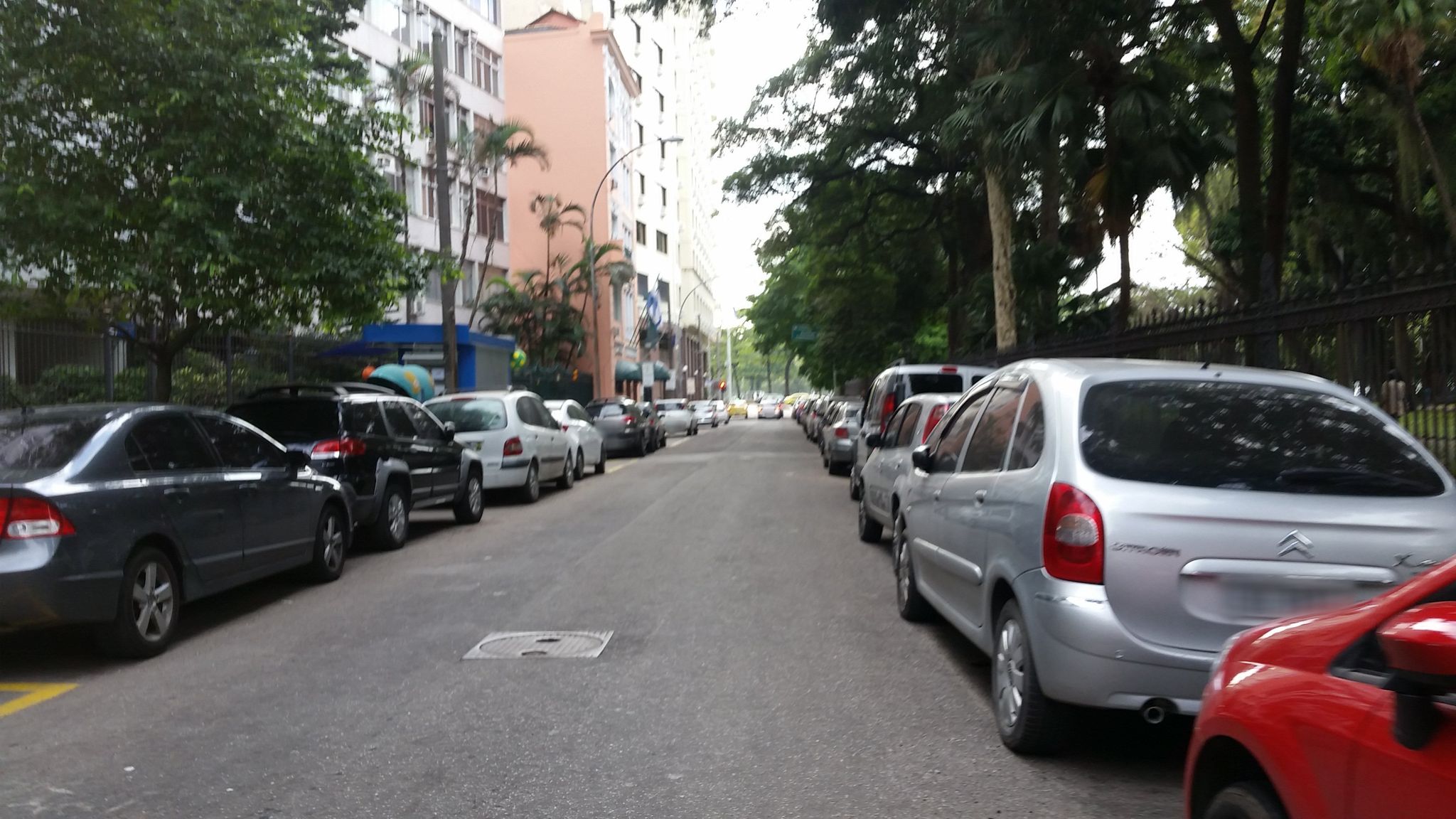 Street-level view near Edifício Progresso, Catete