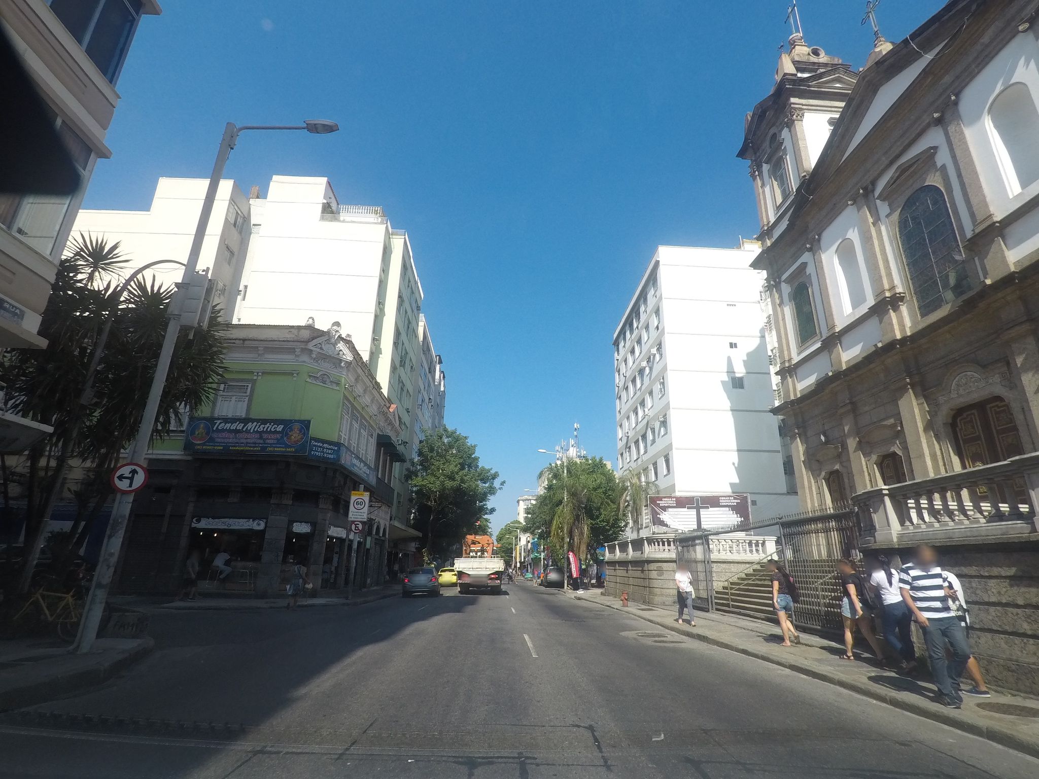Street-level view near Edifício Quintanilha, Botafogo
