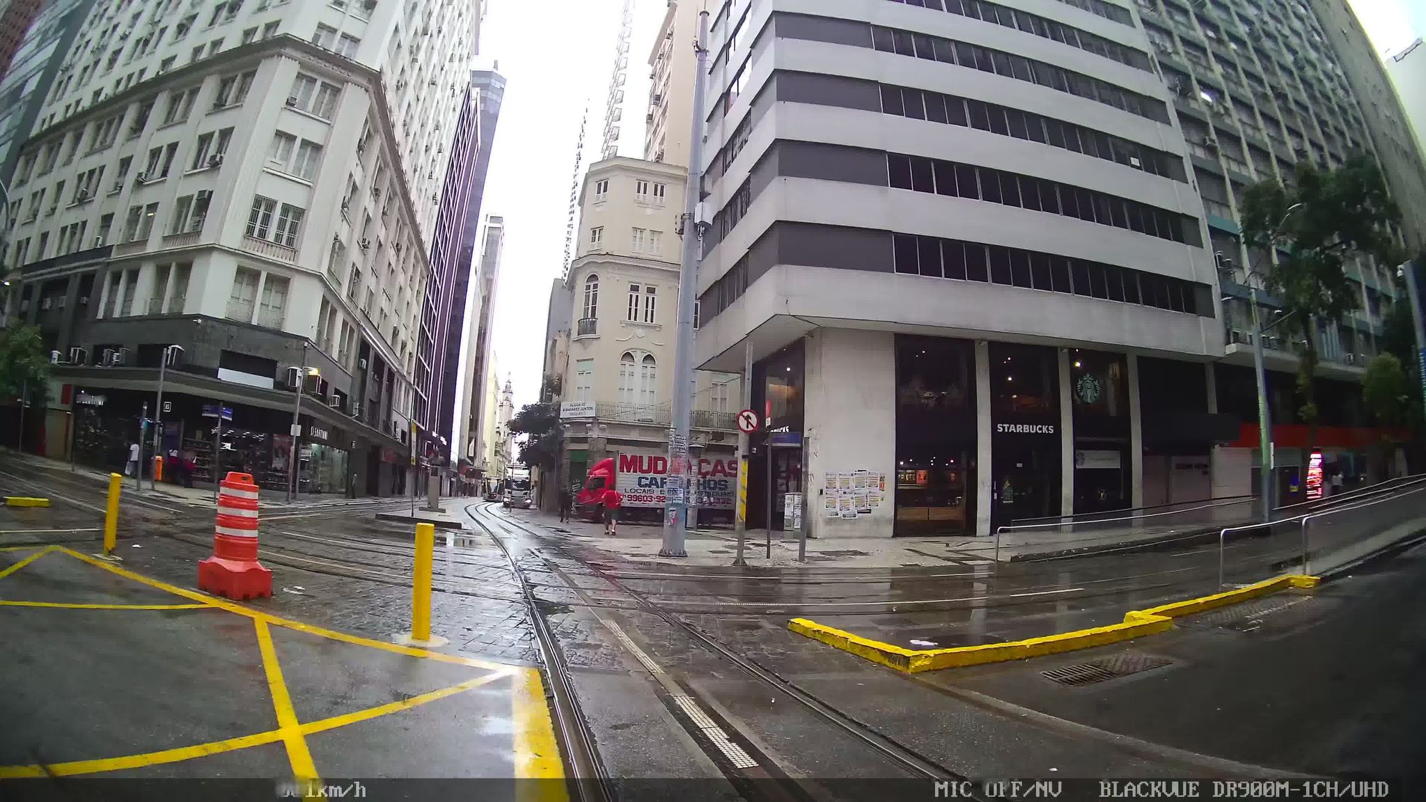 Street-level view near Edifício Rainha Estefânia, Centro
