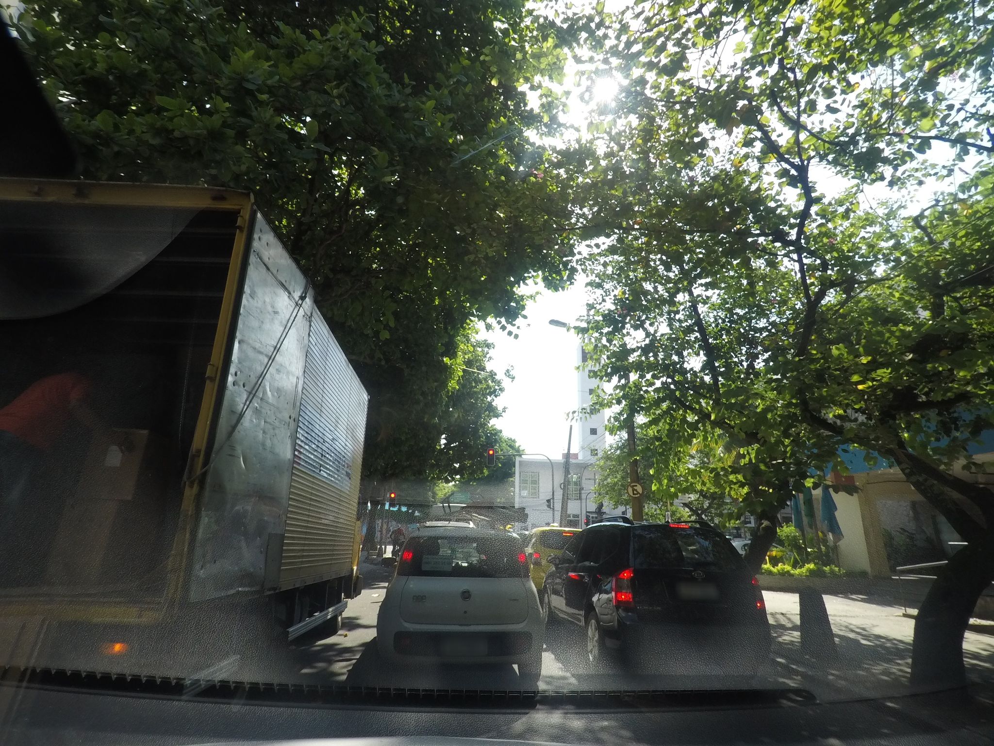 Street-level view near Edifício Renascimento, Leblon