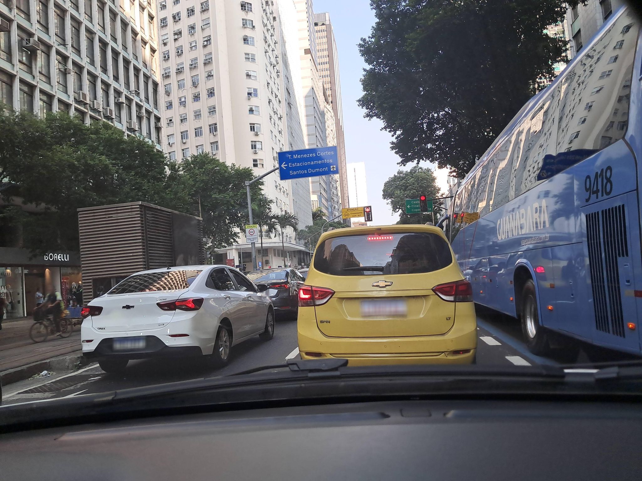 Street-level view near Edifício Rodac, Centro