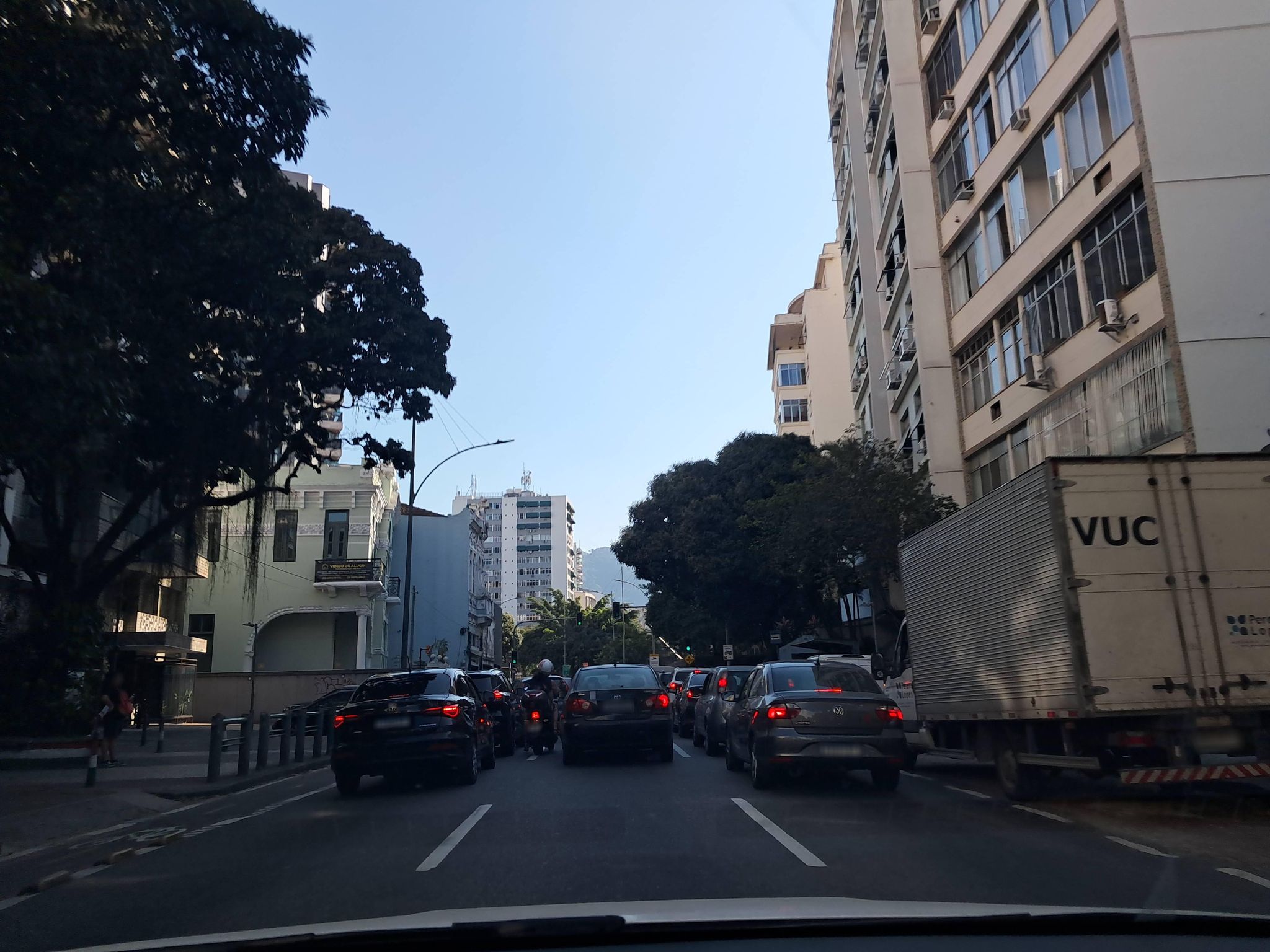 Street-level view near Edifício Rodrigo, Catete
