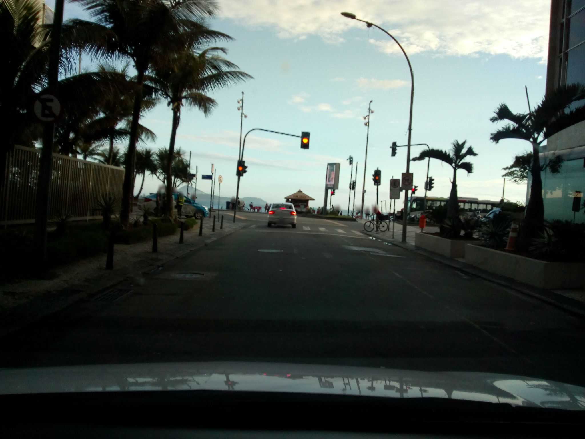 Street-level view near Edifício Sabrina, Ipanema