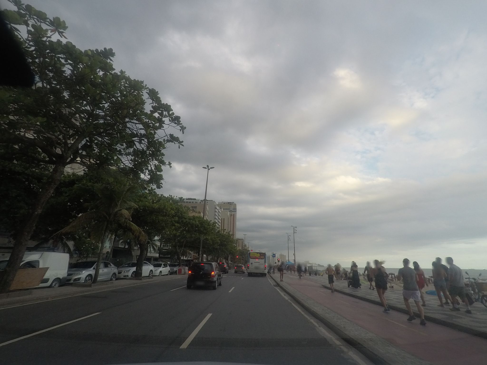 Street-level view near Edifício Saint Etienne, Ipanema