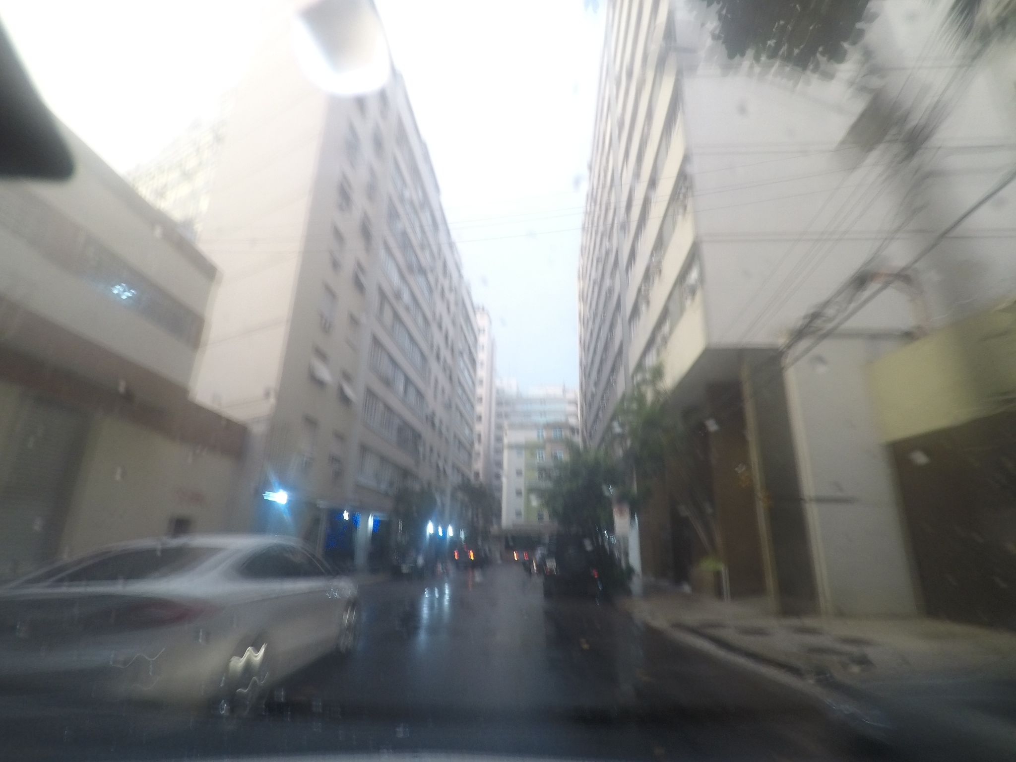 Street-level view near Edifício Saint Exupery, Flamengo