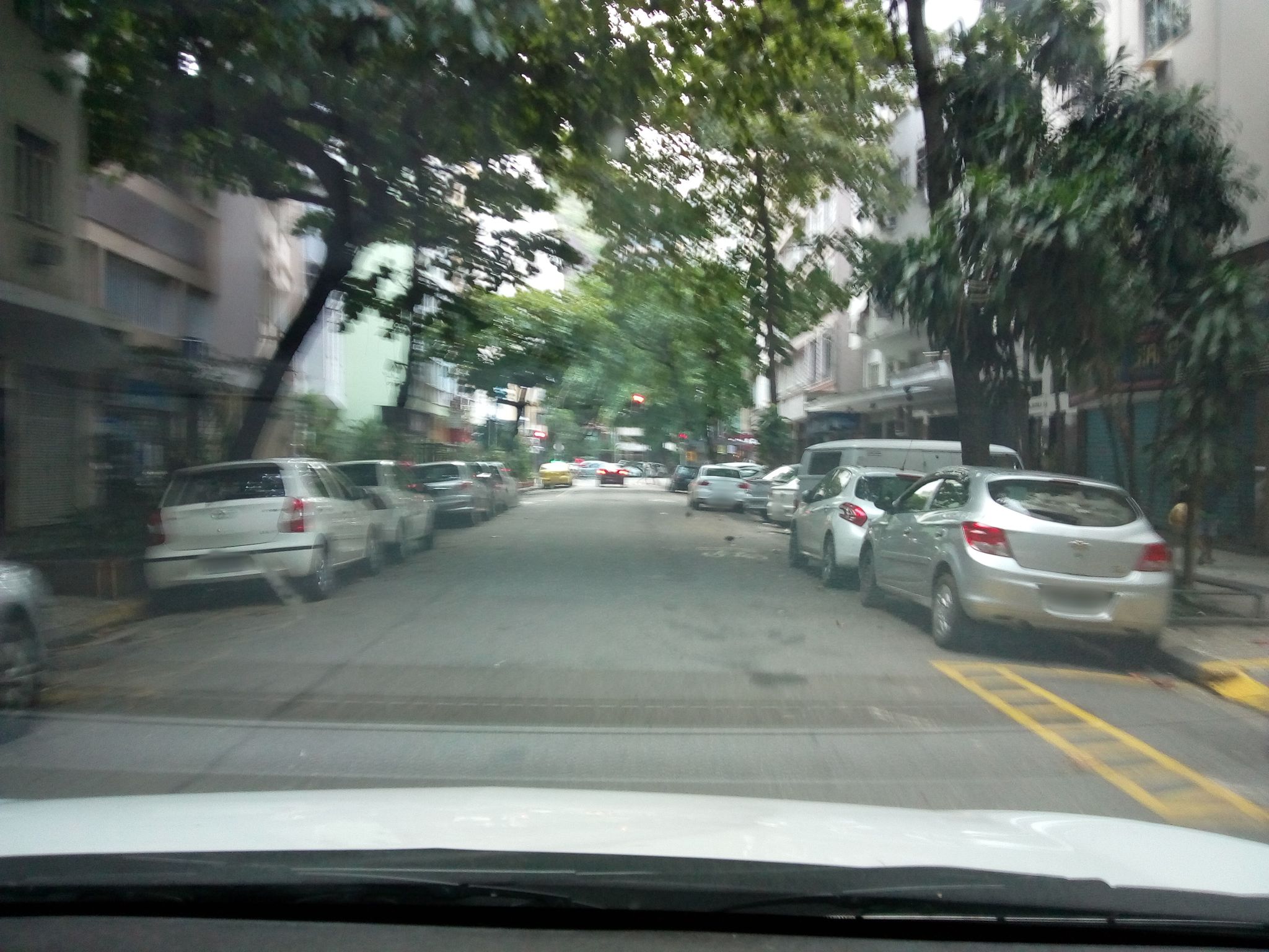 Street-level view near Edifício Salk, Copacabana