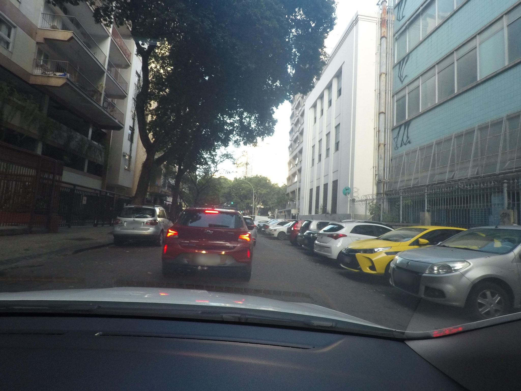 Street-level view near Edifício Sampar, Catete