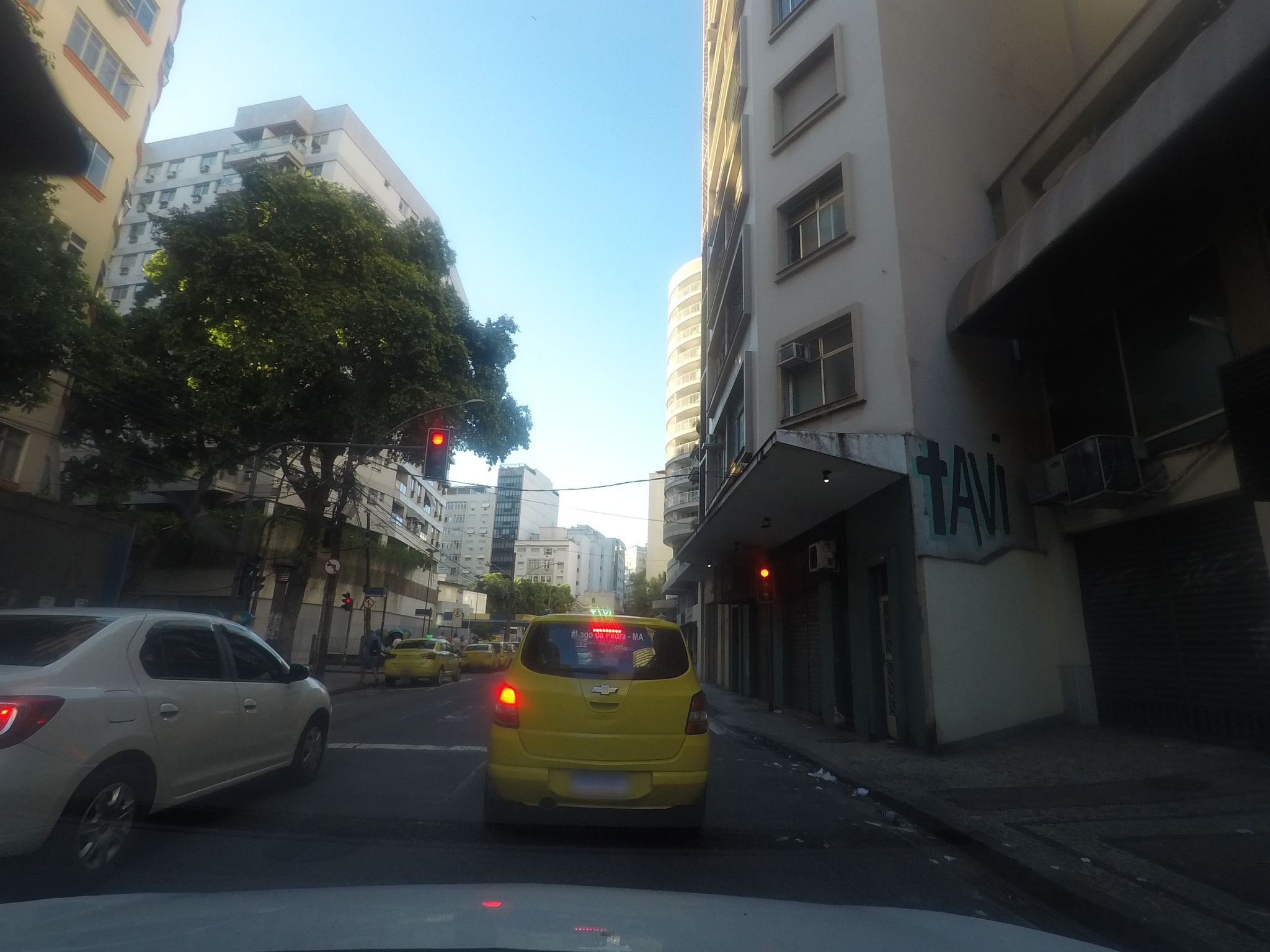 Street-level view near Edifício Samremo, Catete
