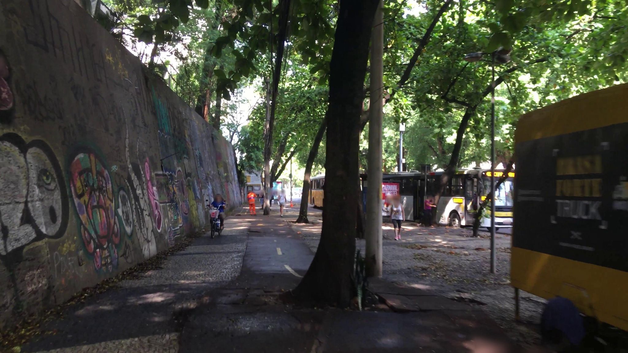 Street-level view near Edifício San Juan, Humaitá