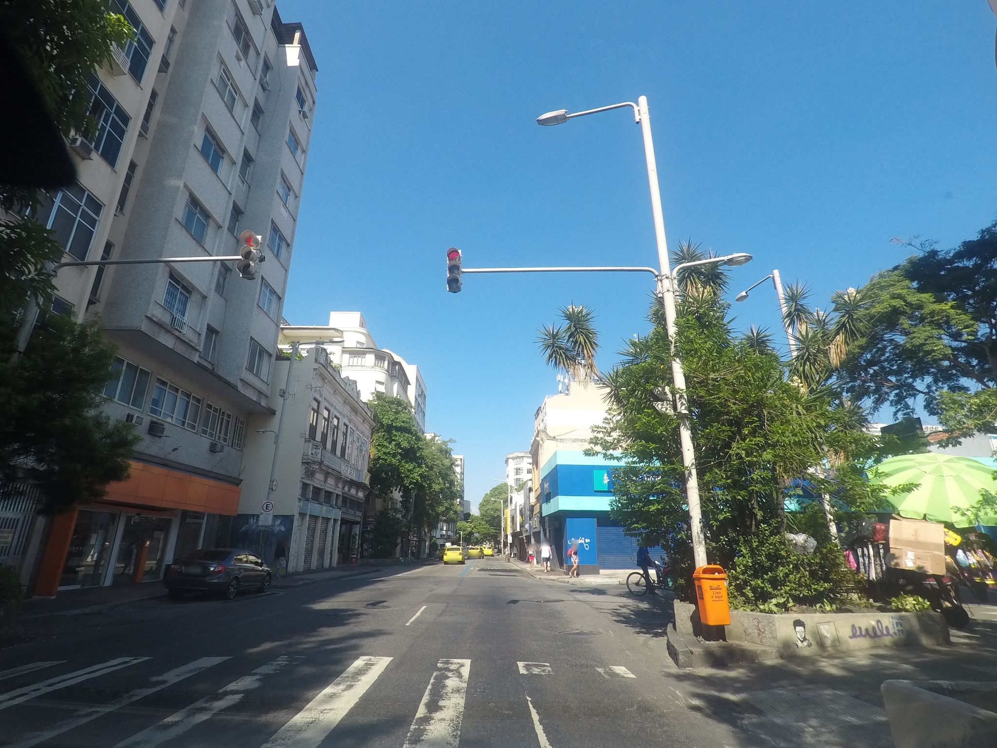 Street-level view near Edifício Santa Monica, Botafogo