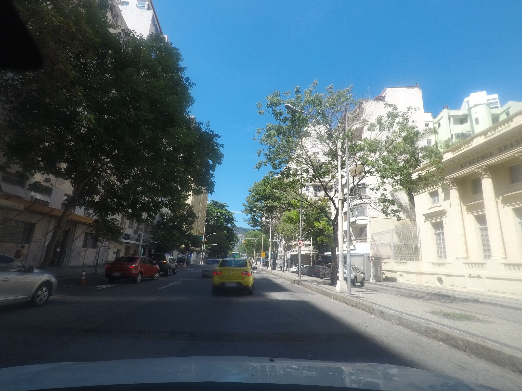 Street-level view near Edifício Santos Dumont, Centro