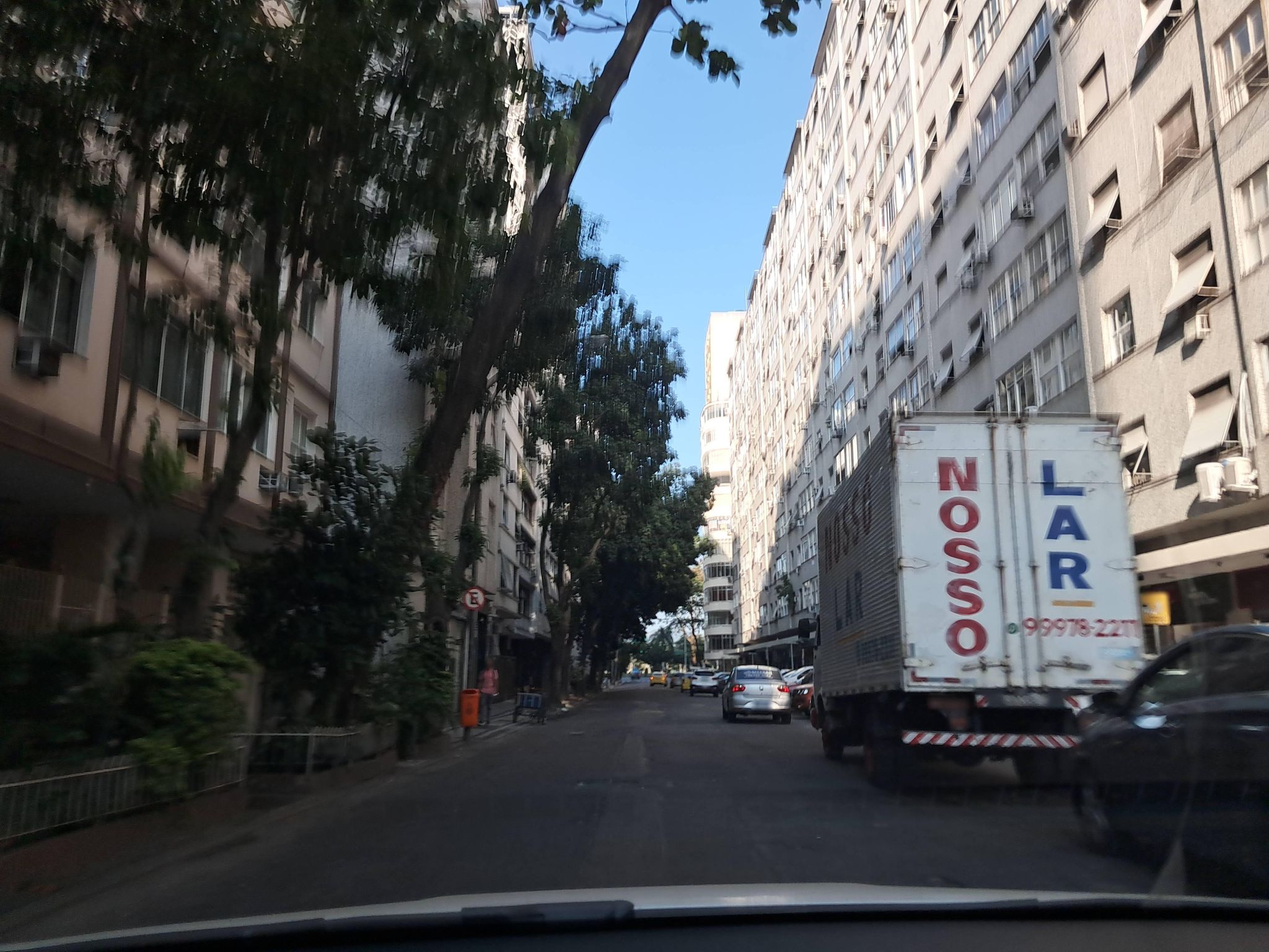 Street-level view near Edifício São Bartolomeu, Flamengo