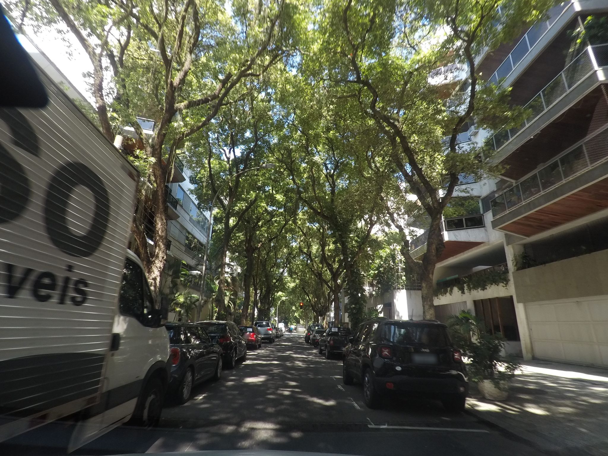 Street-level view near Edifício São Joaquim, Ipanema