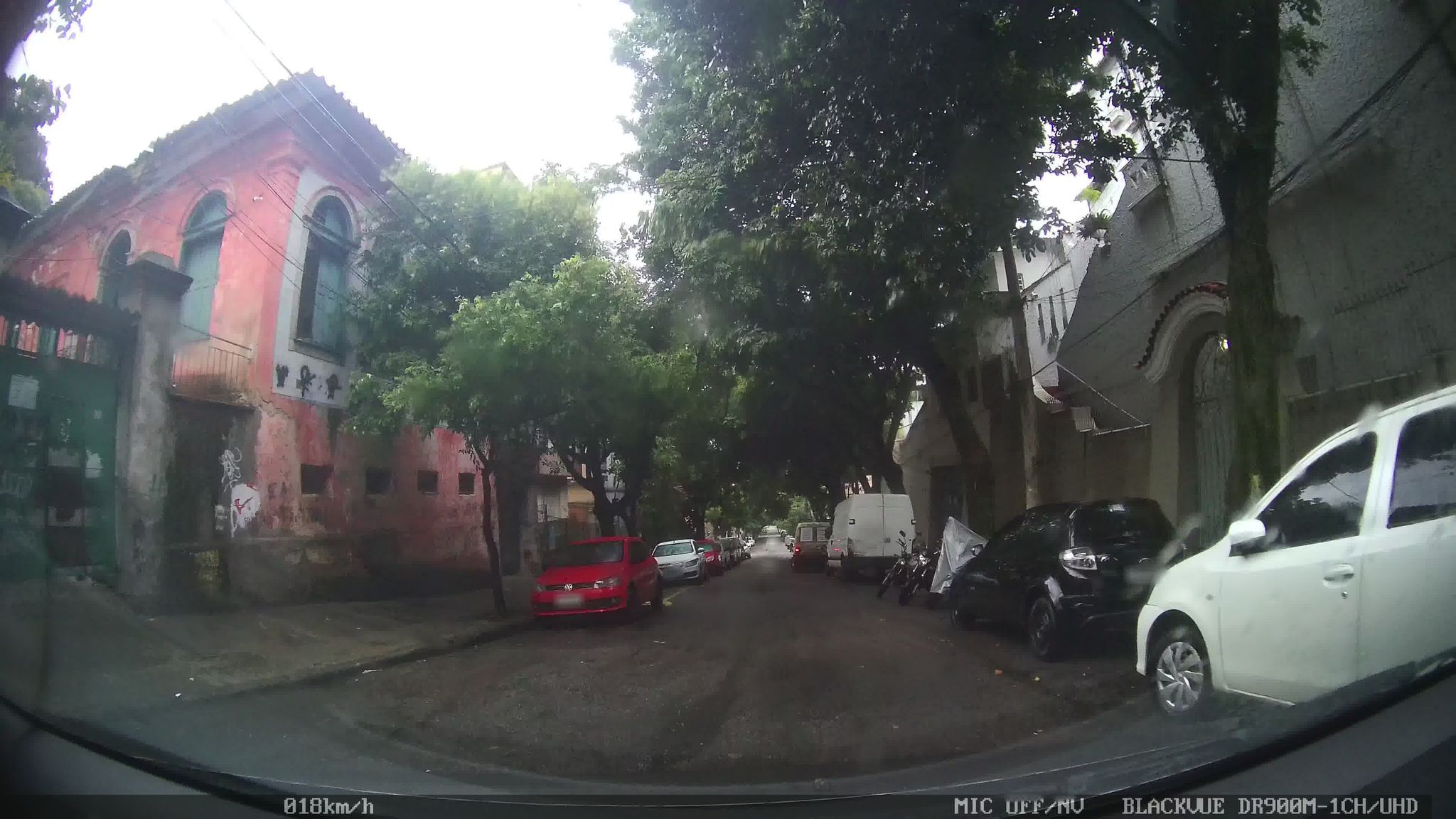 Street-level view near Edifício São Judas Tadeu, Glória