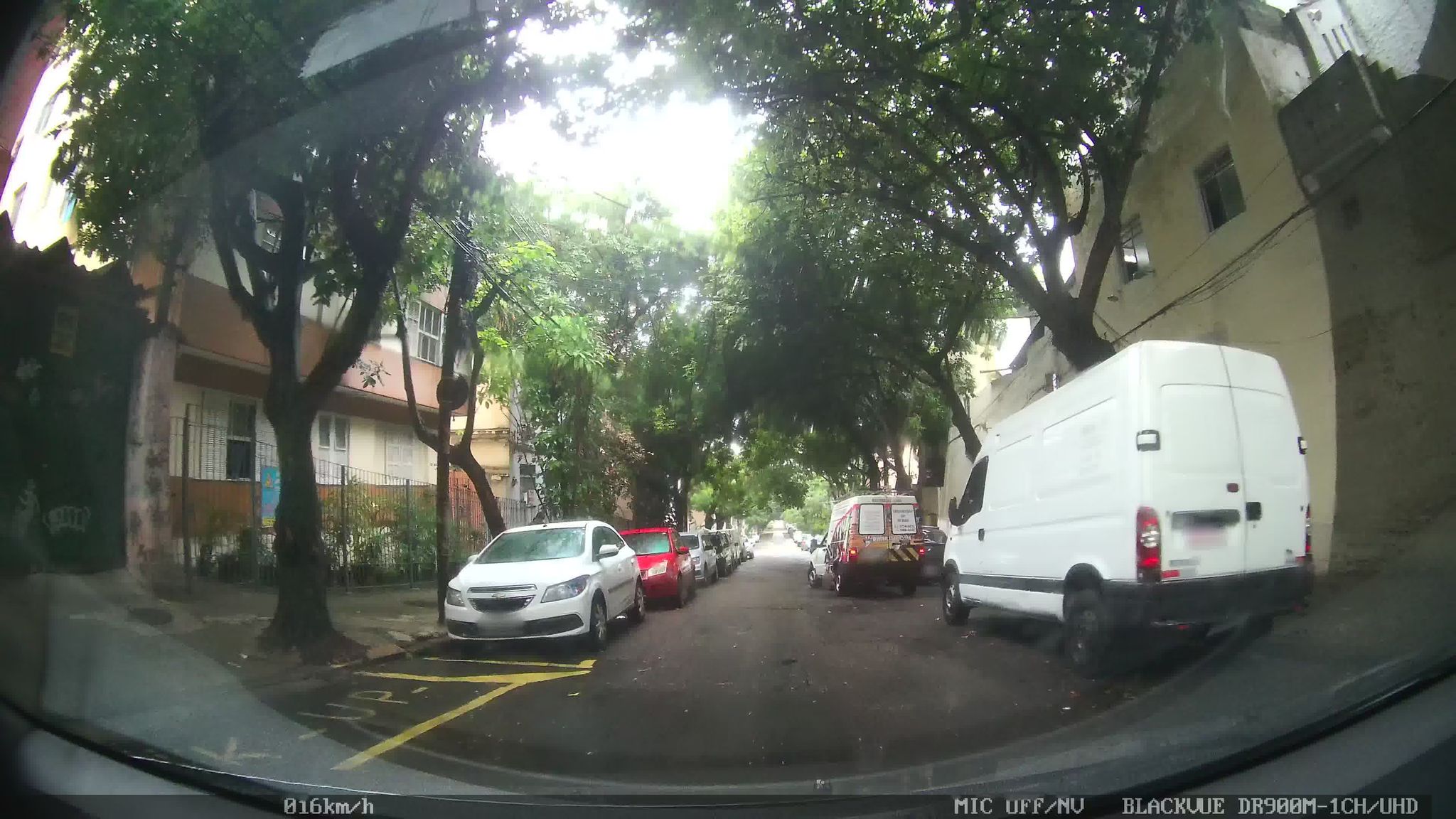 Street-level view near Edifício São Judas Tadeu, Santa Teresa
