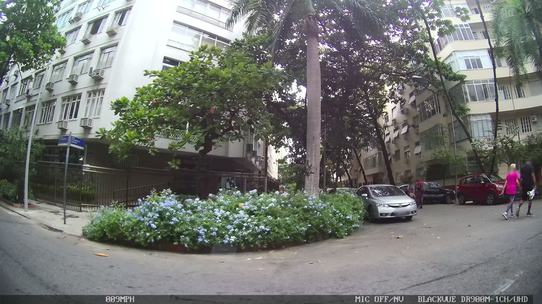 Street-level view near Edifício São Marcos, Copacabana
