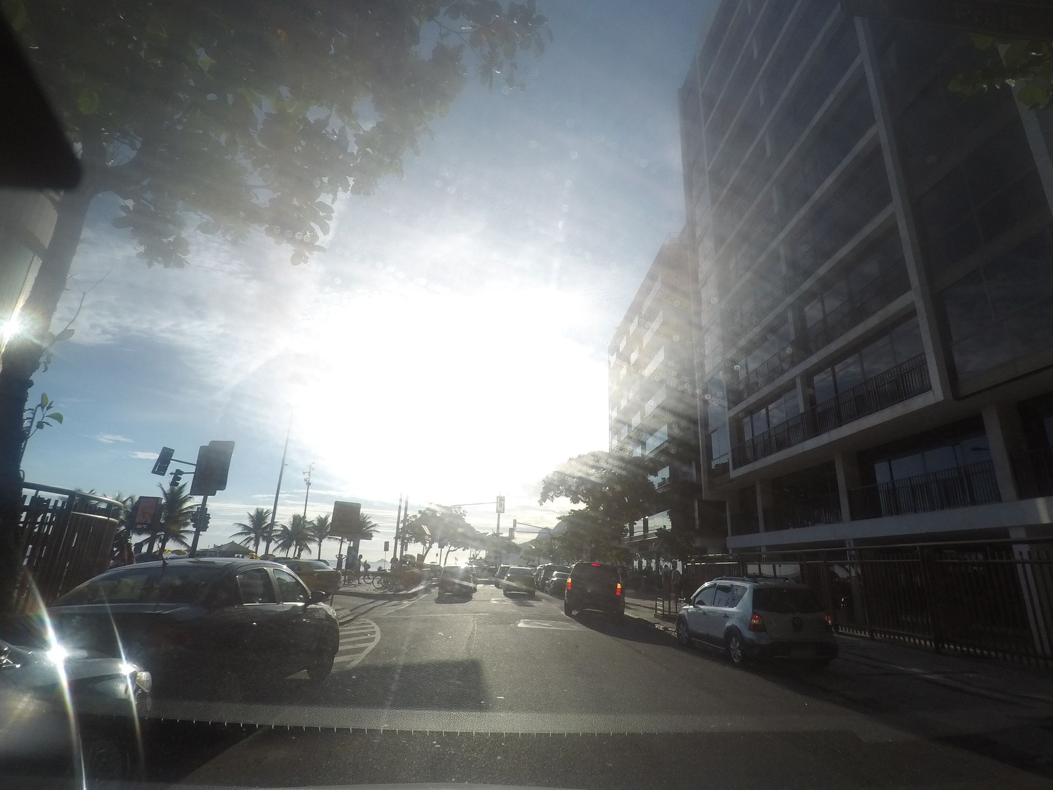 Street-level view near Edifício São Rafael, Copacabana