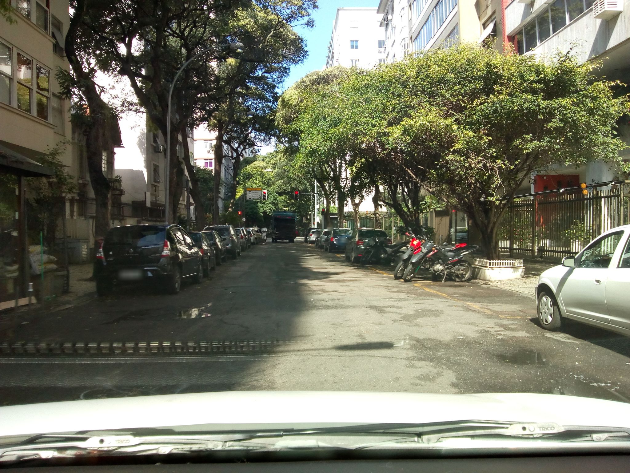 Street-level view near Edifício São Vitor, Copacabana
