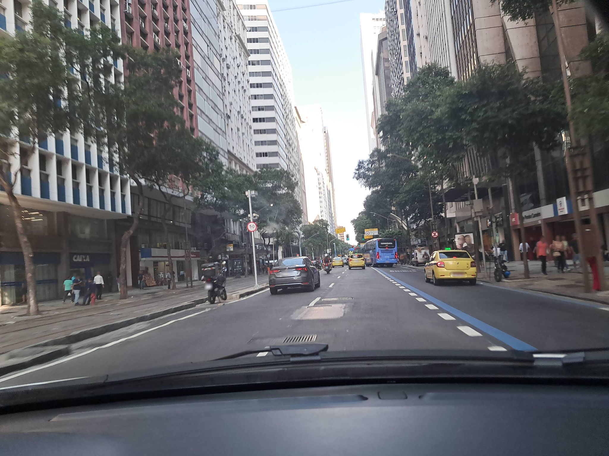 Street-level view near Edifício Segurasil - Unibanco, Centro