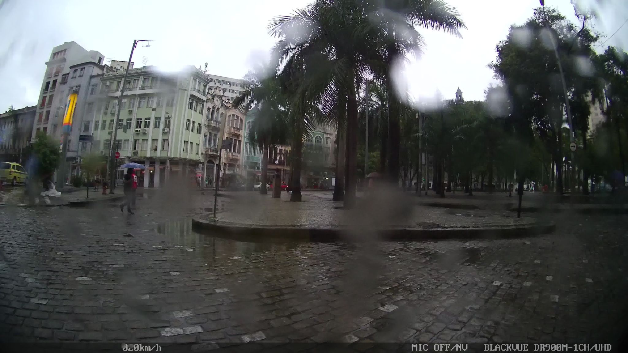 Street-level view near Edifício Senhor do Bonfim, Centro