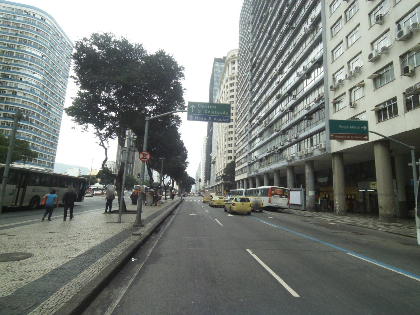 Street-level view near Edifício Sisal, Centro