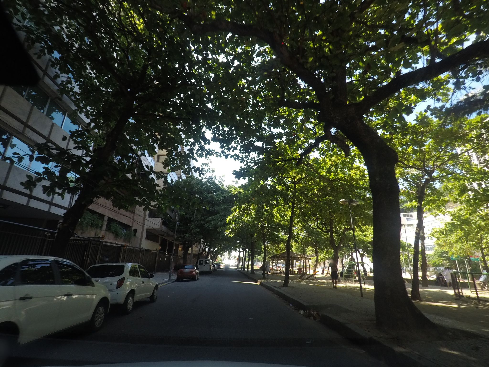 Street-level view near Edifício Sm Botner, Leblon