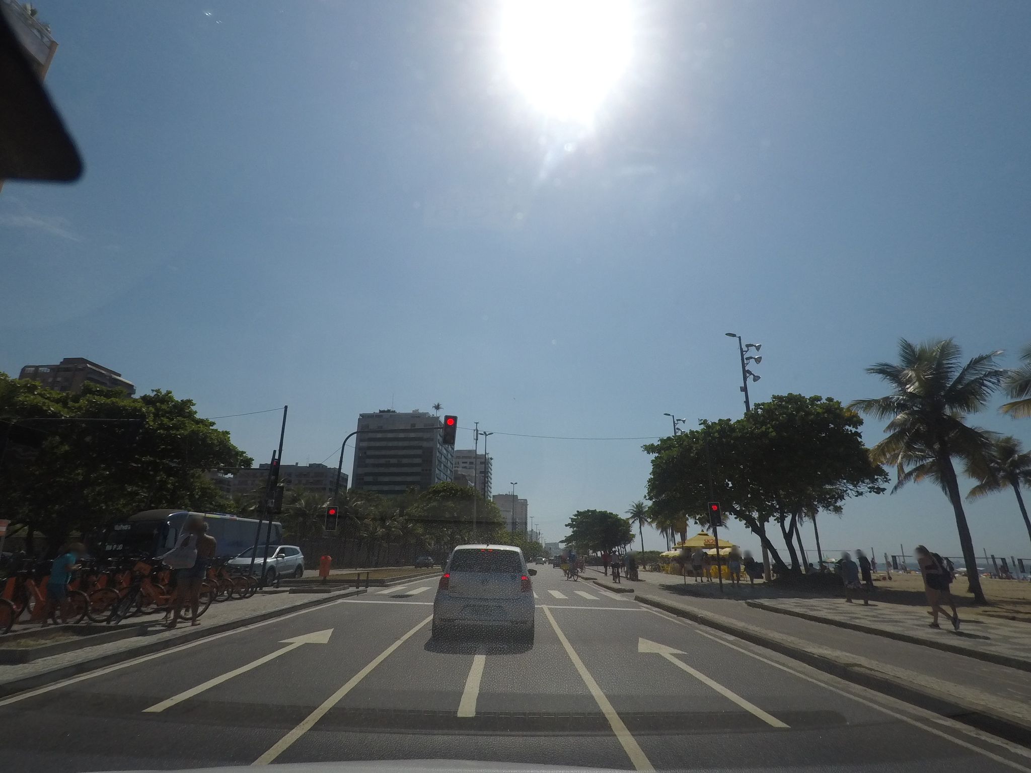 Street-level view near Edifício Solario, Leblon