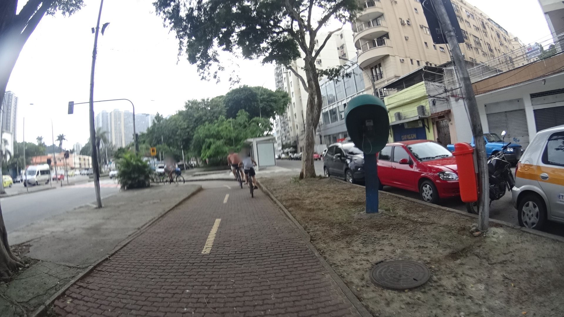 Street-level view near Edifício Souto Moraes, Botafogo