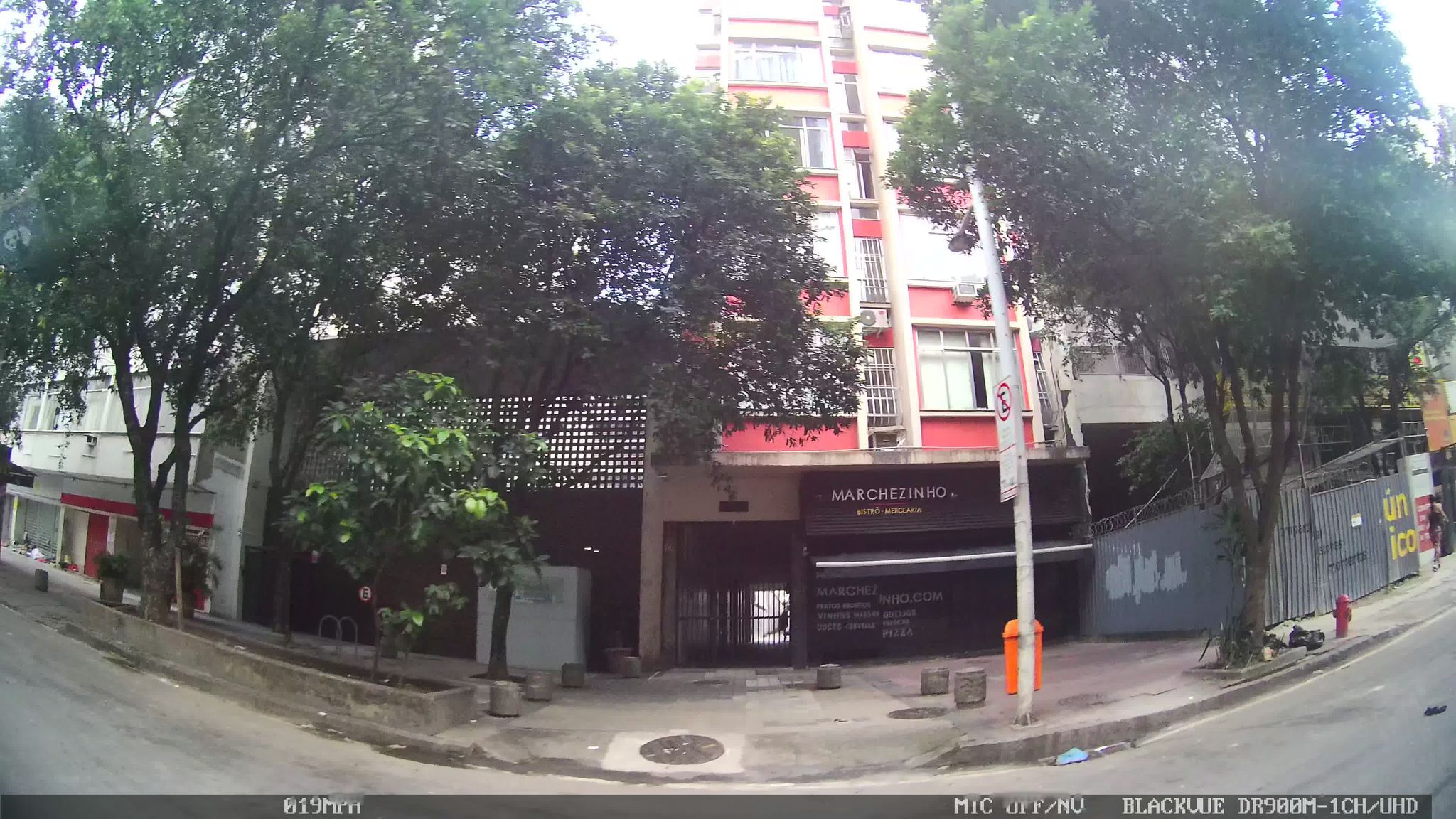 Street-level view near Edifício Splendido Botafogo, Humaitá