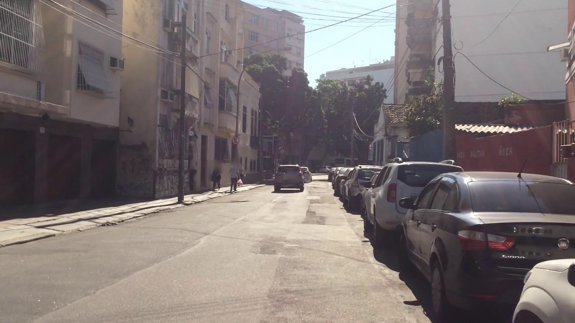 Street-level view near Edifício Tamaio, Flamengo