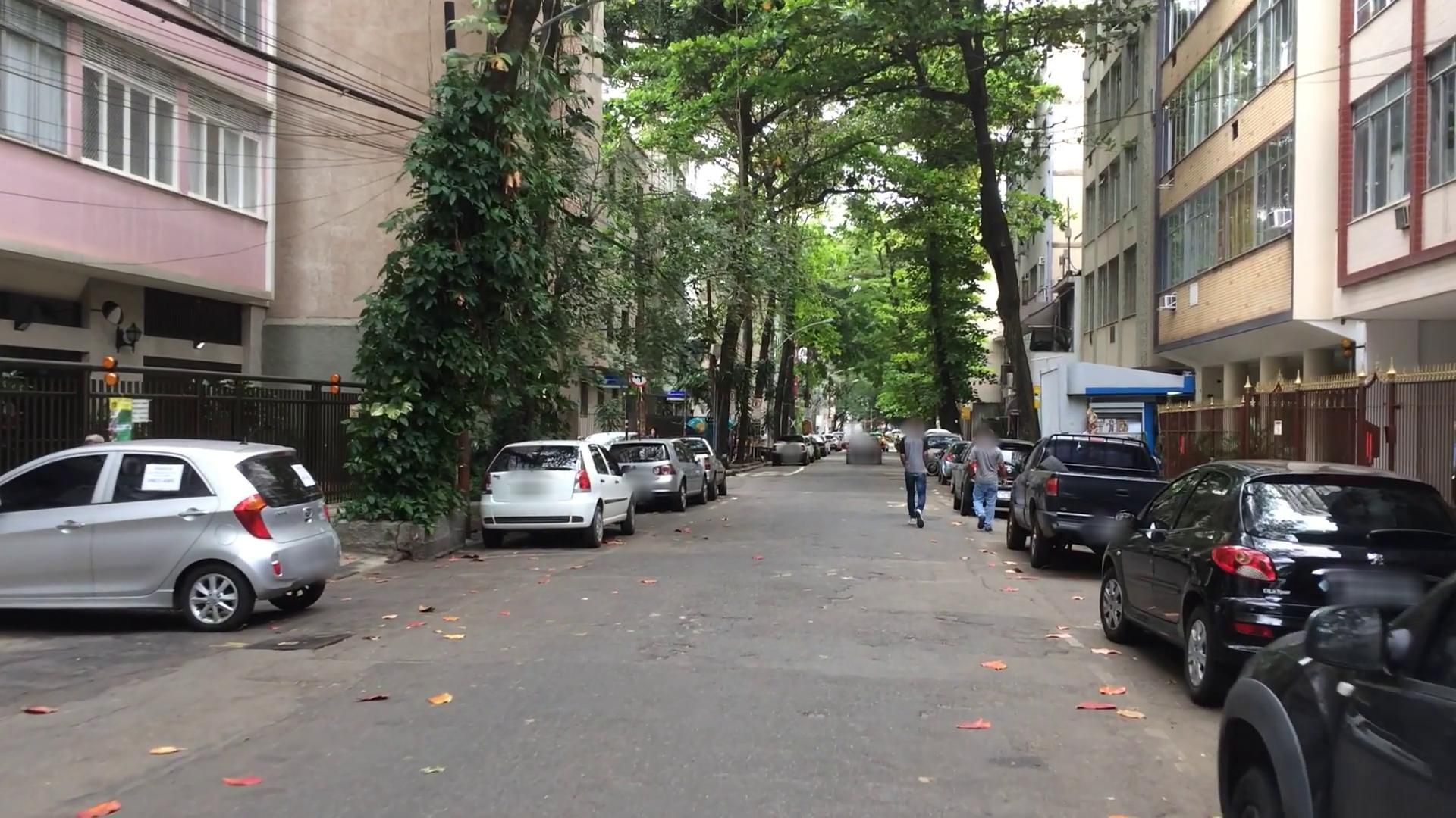 Street-level view near Edifício Tamoyo, Laranjeiras