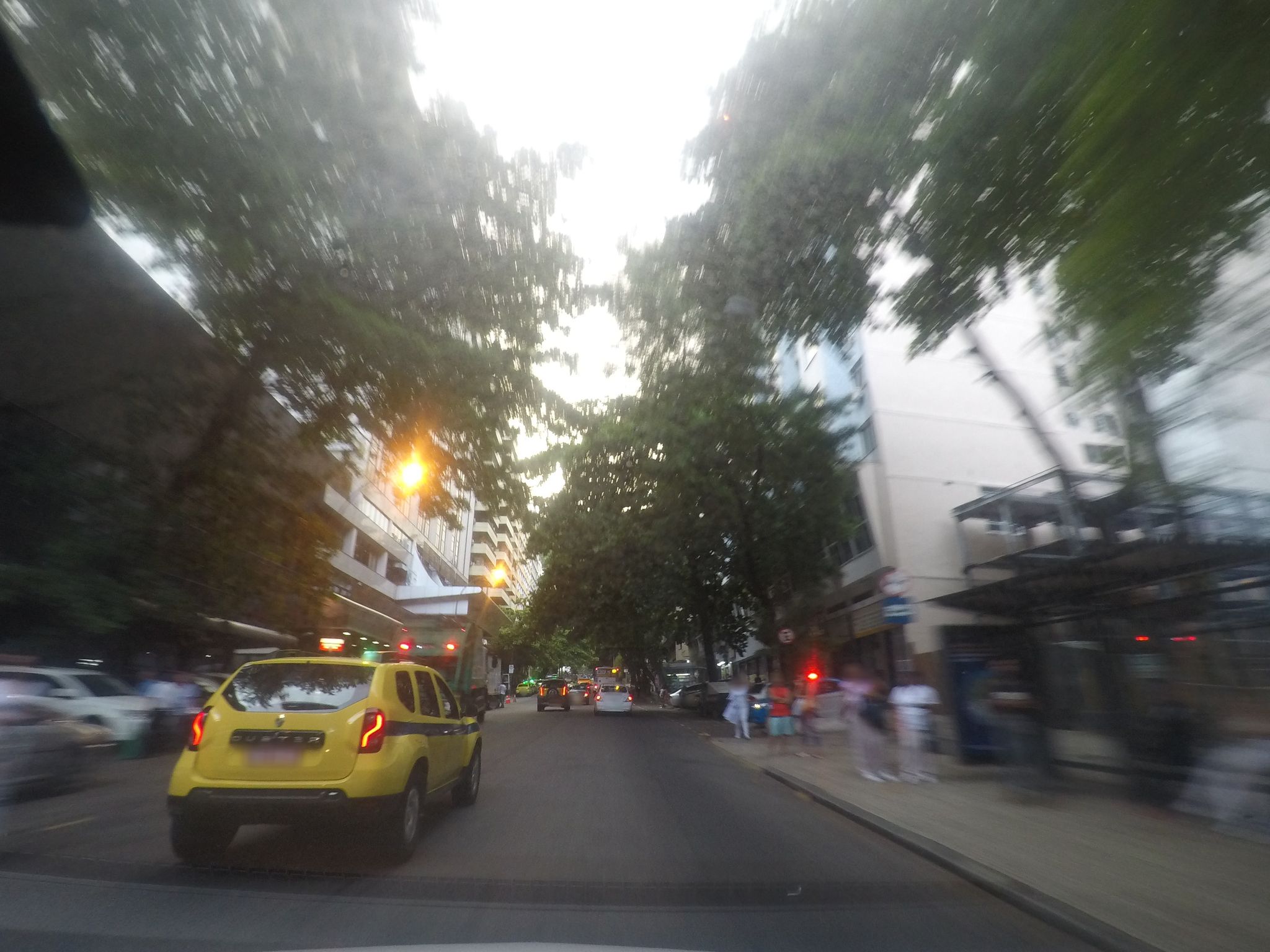 Street-level view near Edifício Tangará, Copacabana