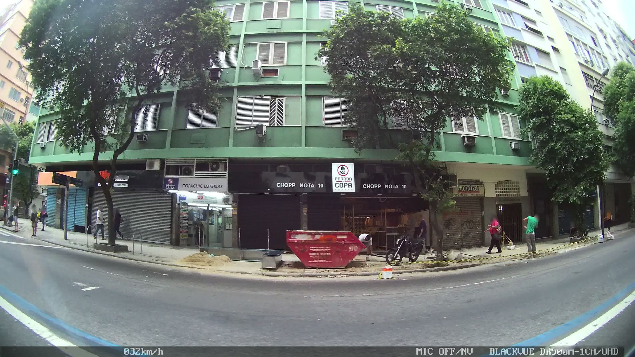 Street-level view near Edifício Tania Marcia, Copacabana