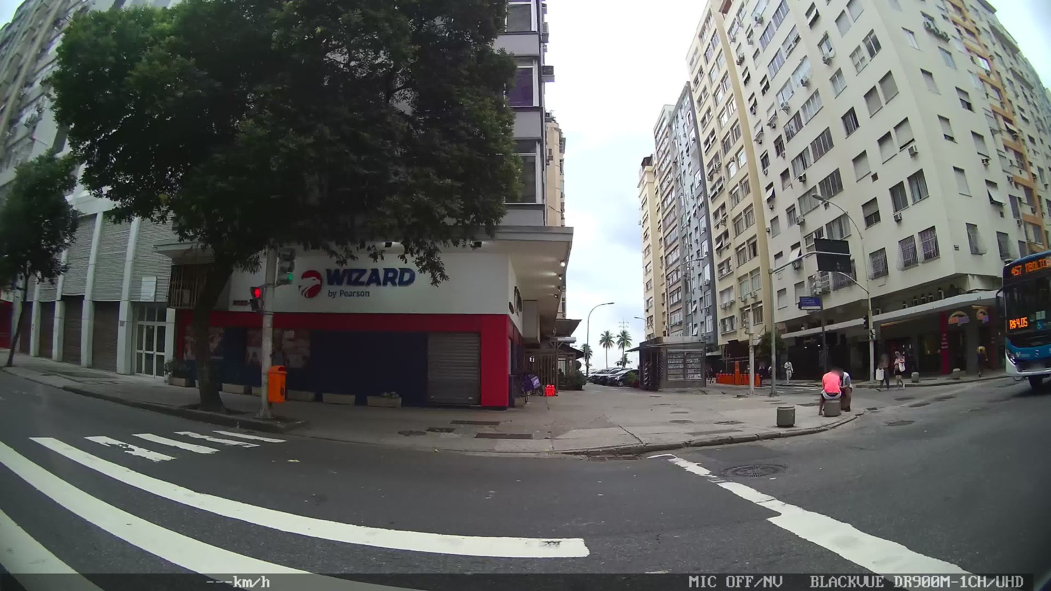 Street-level view near Edifício Tereza, Copacabana