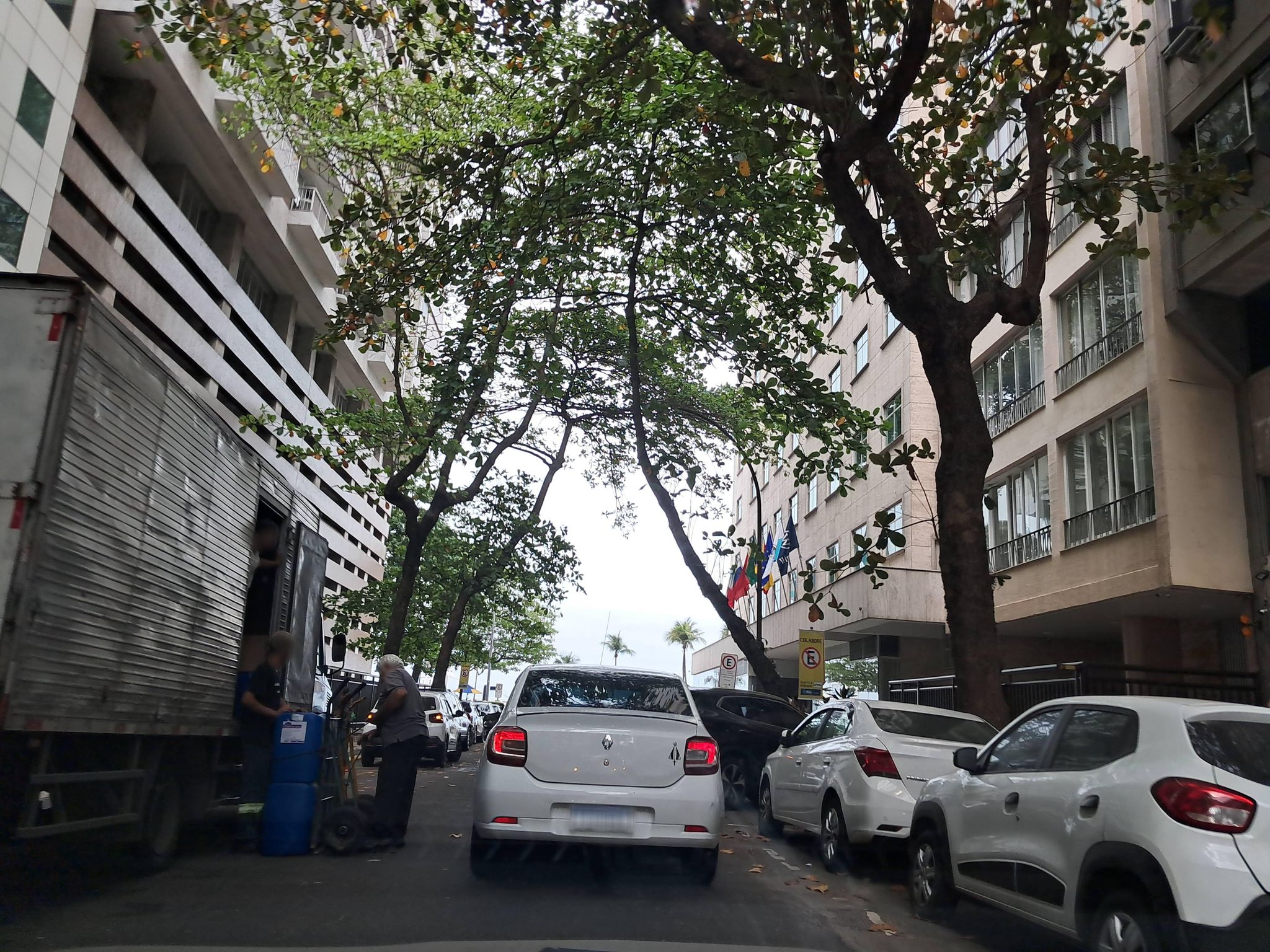 Street-level view near Edifício Tigipio, Copacabana